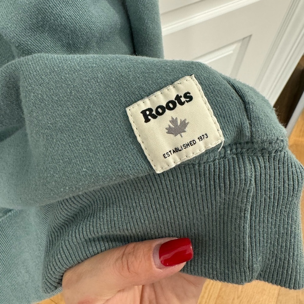 EUC Roots Ladies Mockneck  Crewneck Sweatshirt‎ - Size Small - Picture 3 of 5